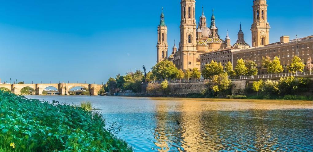 Piso Para 4 Con 2 Parking En Casco Historico De Zaragoza 2 Noches Minimo 외부 사진