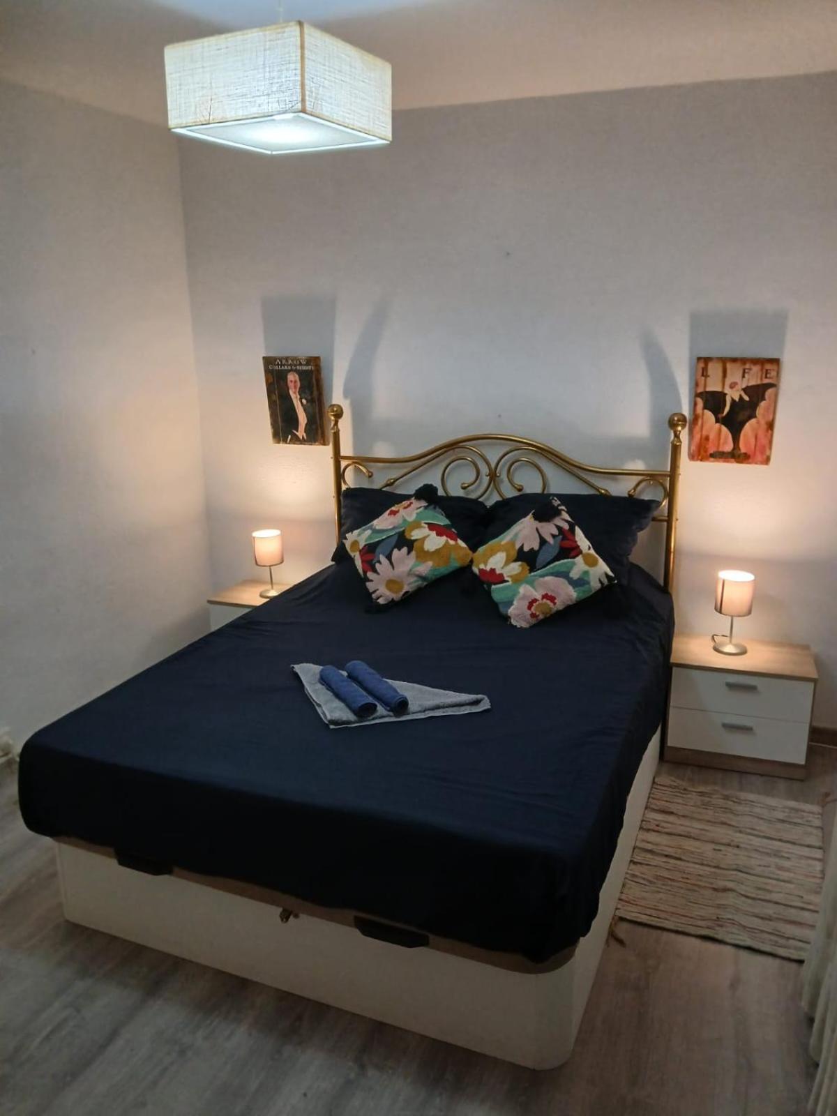 Piso Para 4 Con 2 Parking En Casco Historico De Zaragoza 2 Noches Minimo 외부 사진